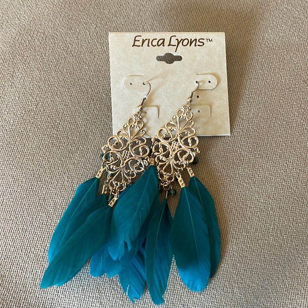 Long feather earrings  golden tone 🥰